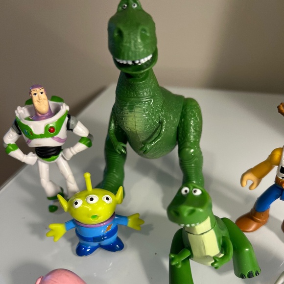 Lot of 7 Toy Story figurines/ cake toppers - Picture 2 of 4
